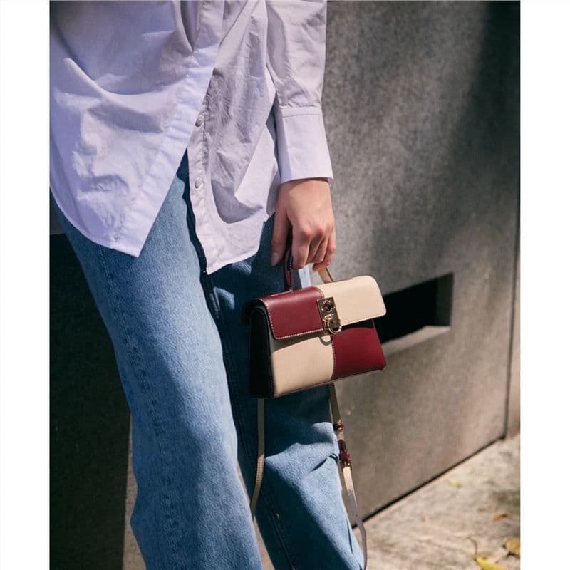 image-Women's Fashionable Simple Cowhide Flip Chessboard Handbag