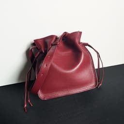 image-One-shoulder Crossbody First Layer Cowhide Pull-belt Bucket Bag