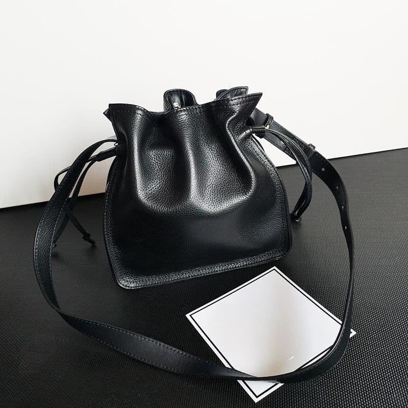 image-One-shoulder Crossbody First Layer Cowhide Pull-belt Bucket Bag