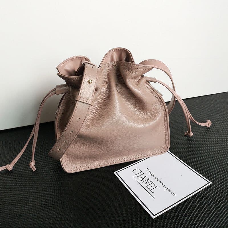 image-One-shoulder Crossbody First Layer Cowhide Pull-belt Bucket Bag