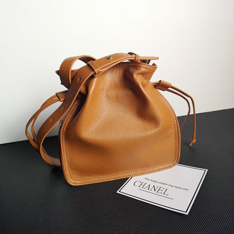 image-One-shoulder Crossbody First Layer Cowhide Pull-belt Bucket Bag