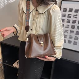 image-High Sense Trendy Small Bags Female Temperament Stylish Good Texture Messenger Bag