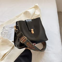 image-High Sense Trendy Small Bags Female Temperament Stylish Good Texture Messenger Bag