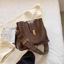 image-High Sense Trendy Small Bags Female Temperament Stylish Good Texture Messenger Bag