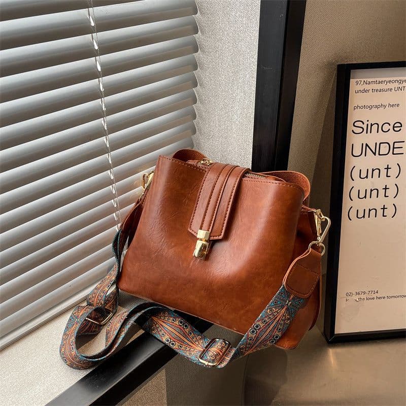 image-High Sense Trendy Small Bags Female Temperament Stylish Good Texture Messenger Bag