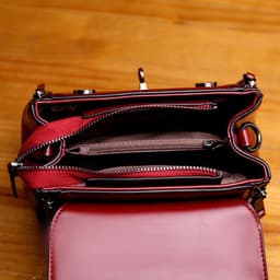 image-Women's Cowhide Vintage Crossbody Handbag