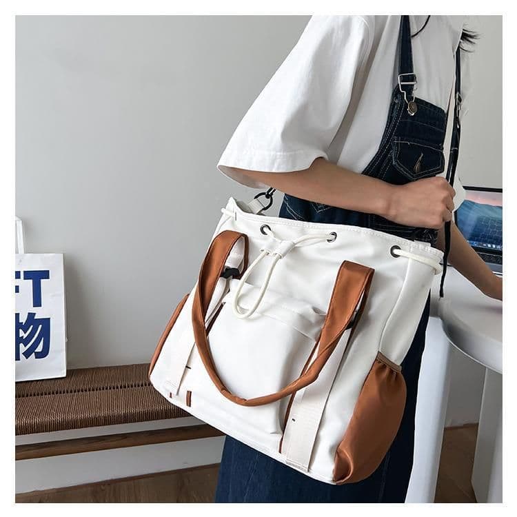 image-Large Capacity Contrast Color Handbag