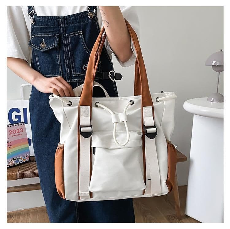 image-Large Capacity Contrast Color Handbag