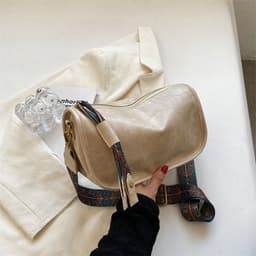 image-Fashion Oil Wax Cowhide Messenger Bag