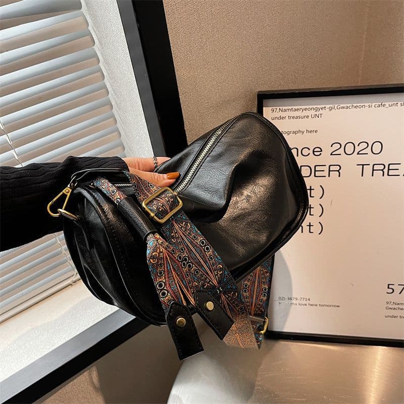 image-Fashion Oil Wax Cowhide Messenger Bag