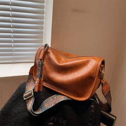 image-Fashion Oil Wax Cowhide Messenger Bag