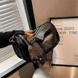 image-Fashion Oil Wax Cowhide Messenger Bag