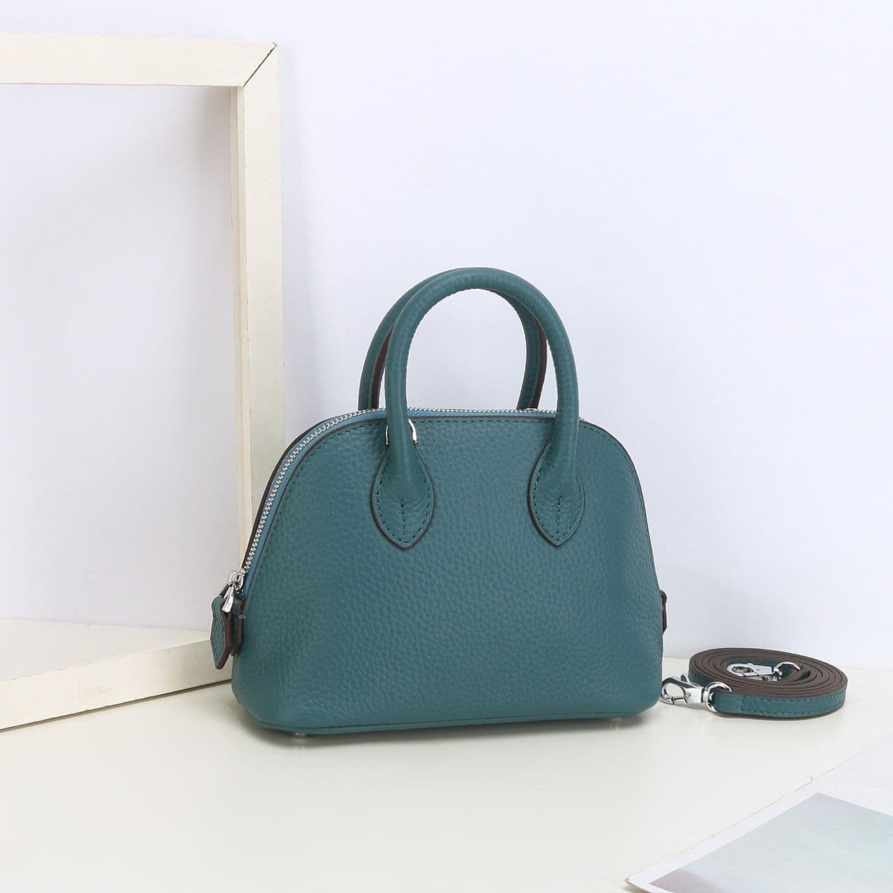 image-Women's Crossbody Genuine Leather Simple Shoulder Bag
