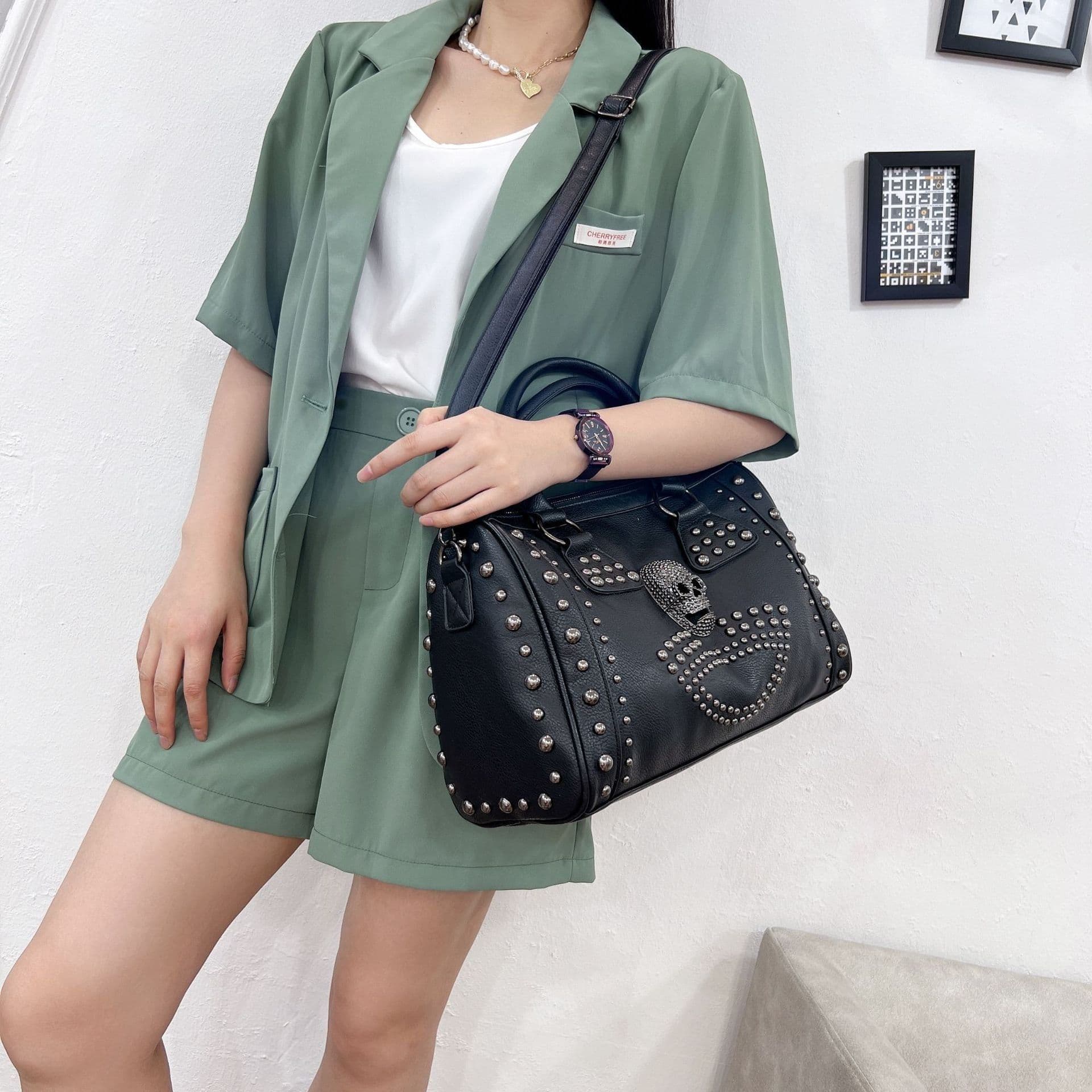 image-Women's Rivet Casual Soft Leather Skull Bag
