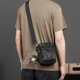 image-Men's And Women's Fashion Leisure Large Capacity Shoulder Satchel Bag