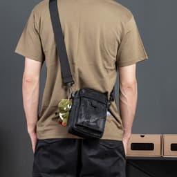 image-Men's And Women's Fashion Leisure Large Capacity Shoulder Satchel Bag