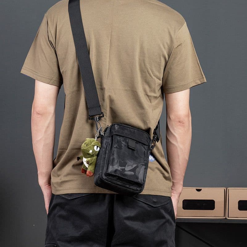 image-Men's And Women's Fashion Leisure Large Capacity Shoulder Satchel Bag