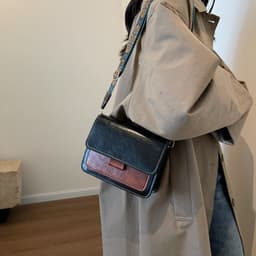 image-Women's Oily Leather Vintage Bag Crossbody