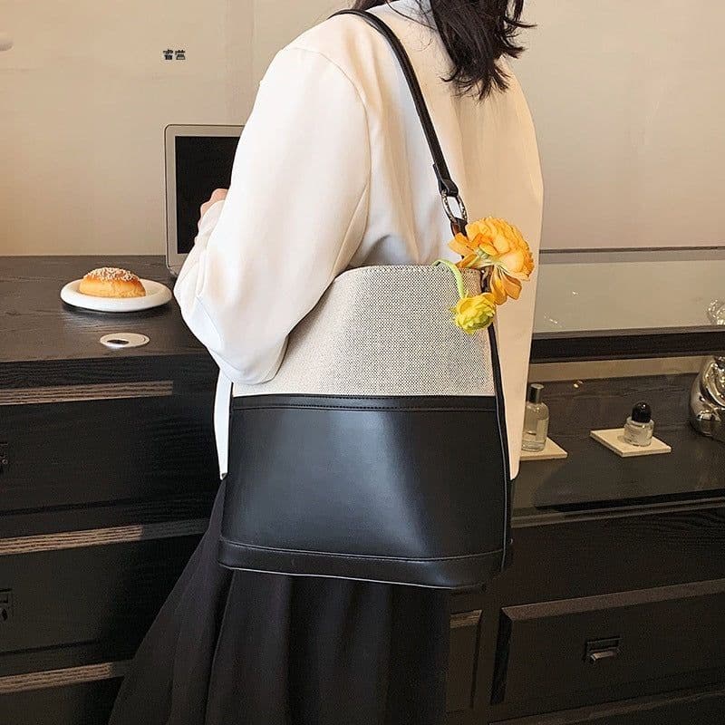 image-New Simple Rui Camp Bucket Bag All-match Fashion Portable Crossbody