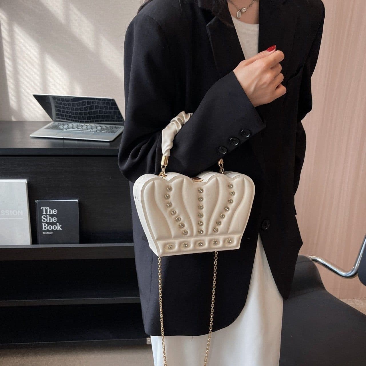 image-Crown Handbags High-grade Elegant Affordable Luxury Fashion Shoulder Messenger Bag