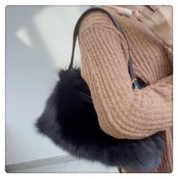 image-Fox Fur Stitching Women's Handbag Temperament Novel Zipper Design