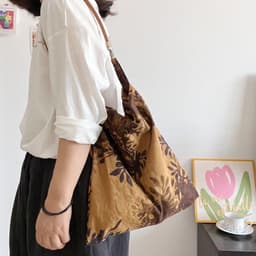 image-Retro Chinese Printed One-shoulder Crossbody Bag