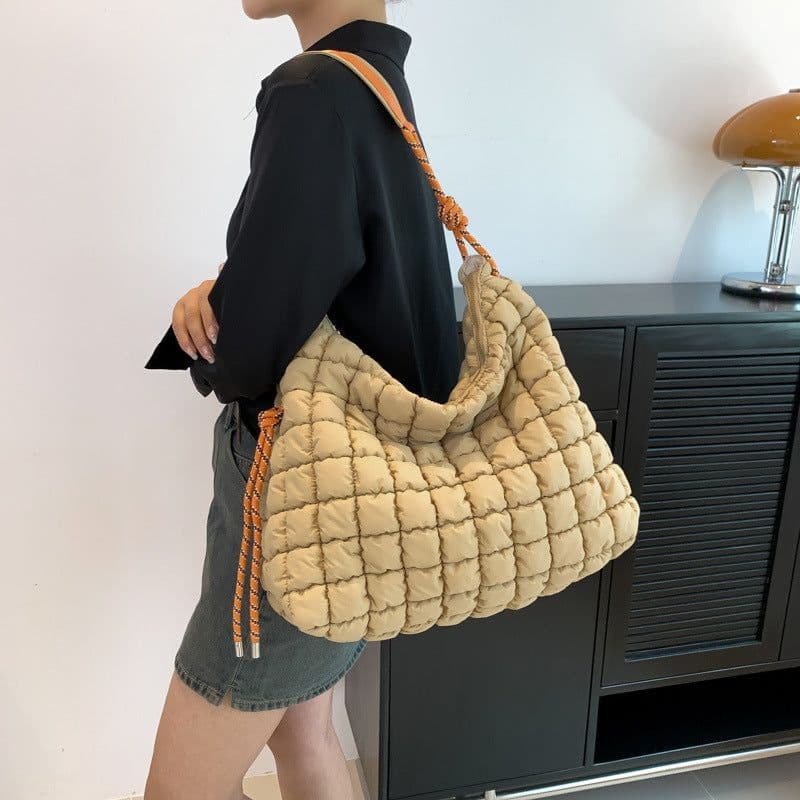 image-Lightweight Down Pleated One-shoulder Cloud Bag