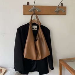 image-Large Capacity Soft Leather Underarm Bag Commuter's All-matching Portable