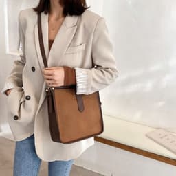 image-Women's Fashion Retro Large Capacity Shoulder Bag