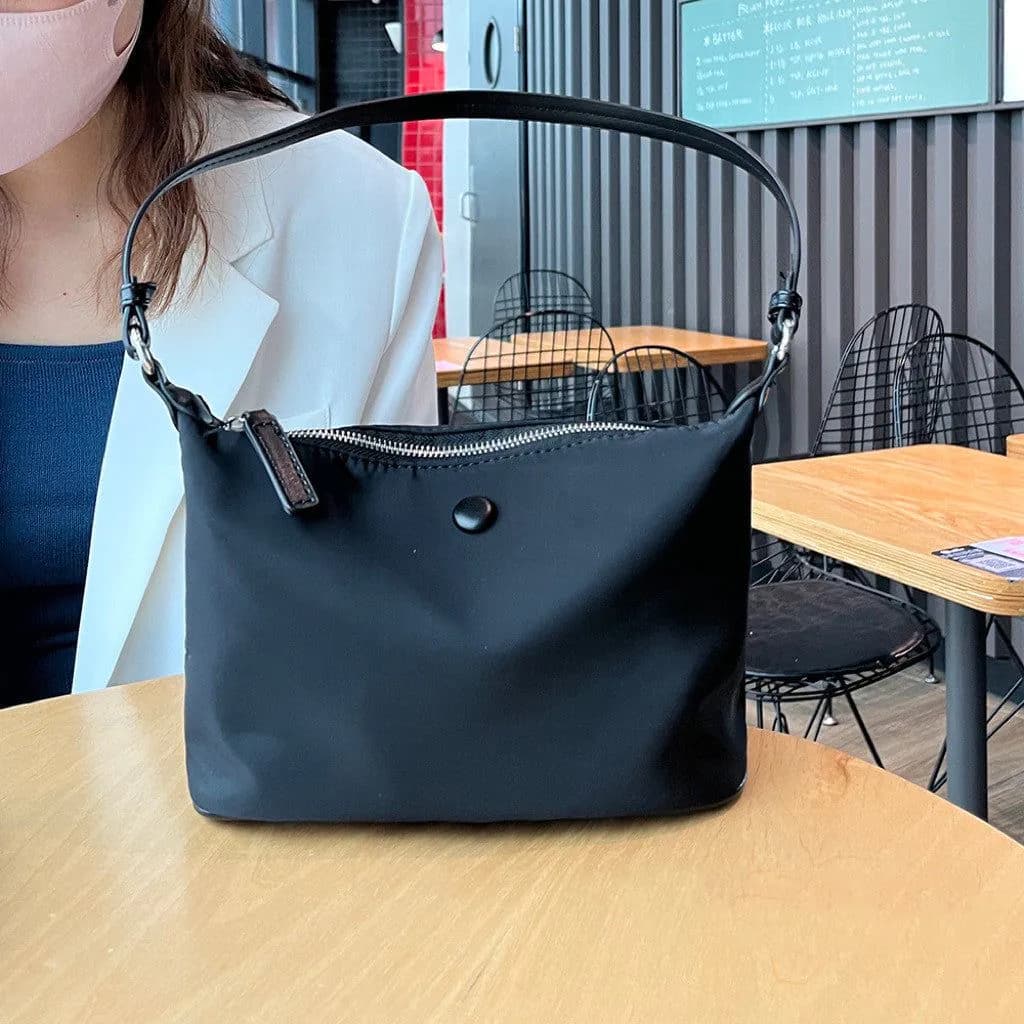 image-Women's Stylish And Lightweight Waterproof Nylon Shoulder Messenger Bag