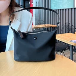 image-Women's Stylish And Lightweight Waterproof Nylon Shoulder Messenger Bag