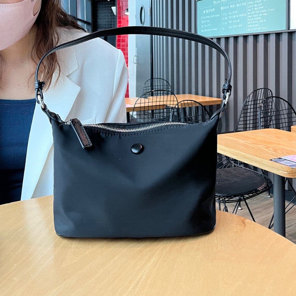image-Women's Stylish And Lightweight Waterproof Nylon Shoulder Messenger Bag
