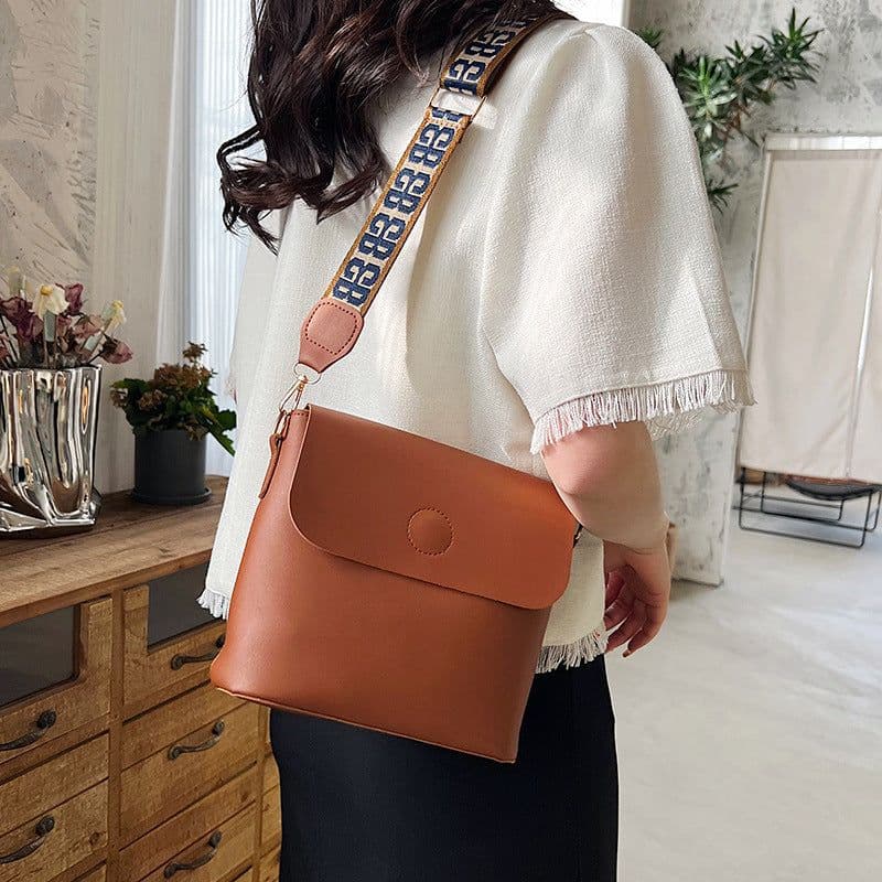 image-Retro Fashion PU Messenger Temperament Western Style Shoulder Bag