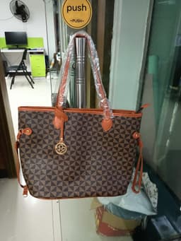 image-European And American Fashion Embroidered Chain Single Shoulder Crossbody Mother Bag