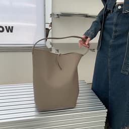 image-Fashionable And Minimalist Large Capacity Single Shoulder Mother Bag