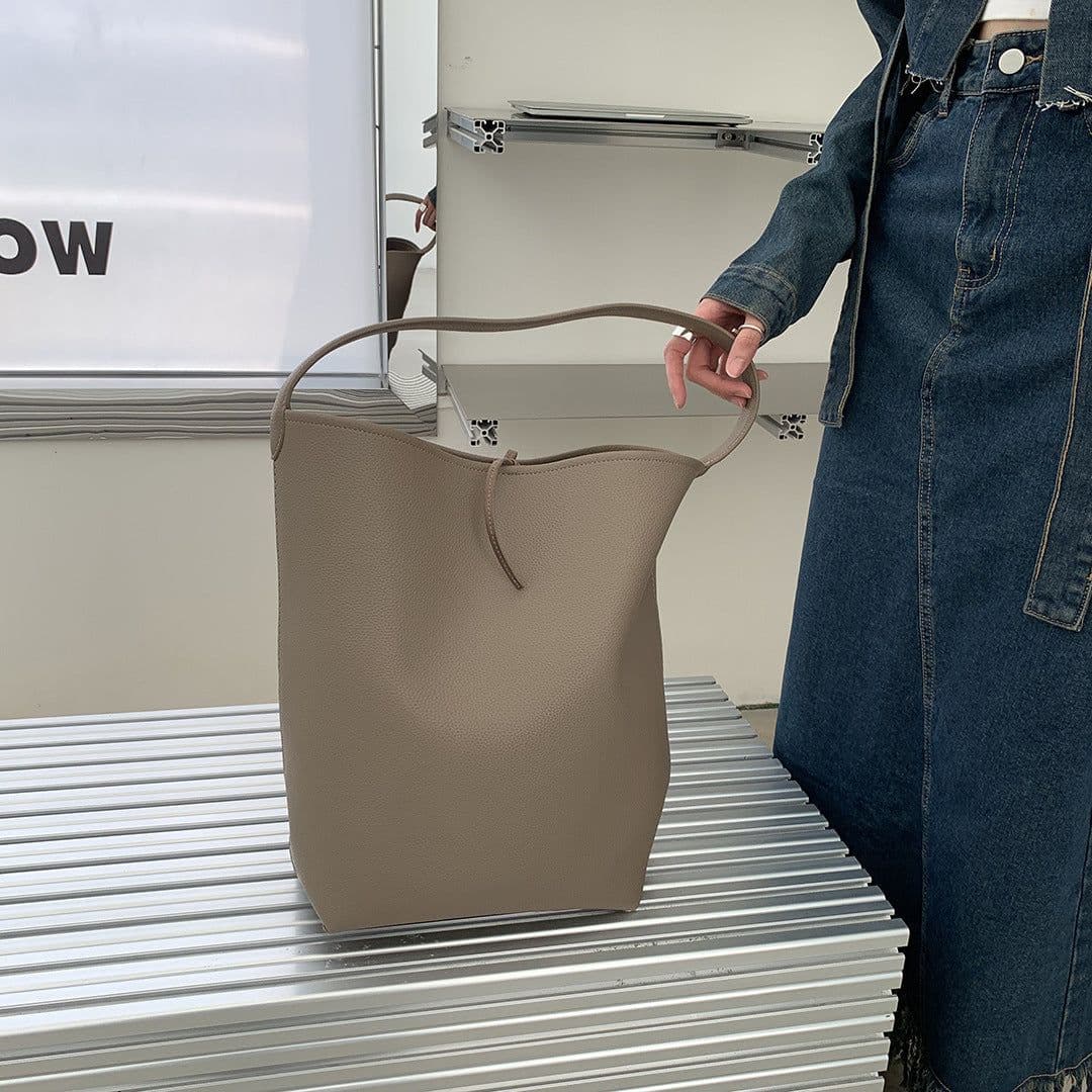 image-Fashionable And Minimalist Large Capacity Single Shoulder Mother Bag