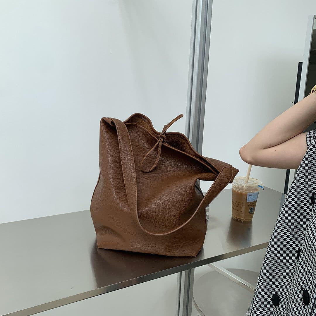 image-Fashionable And Minimalist Large Capacity Single Shoulder Mother Bag