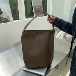 image-Fashionable And Minimalist Large Capacity Single Shoulder Mother Bag
