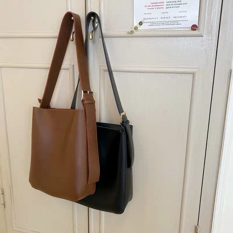image-Retro Crossbody Korean Versatile One-shoulder Brown Messenger Bag