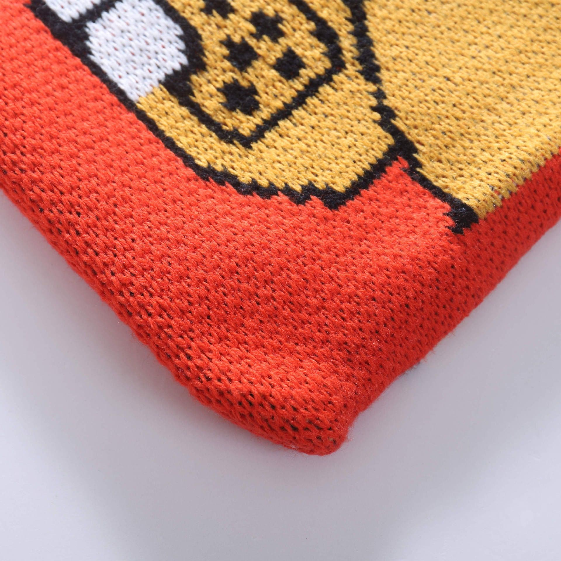 image-Girl Woven Bag Portable With Pearl Earrings
