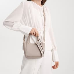 image-Cross-border Genuine Leather Hand Holding Bucket Bag High-grade Simple Shoulder Messenger Bag