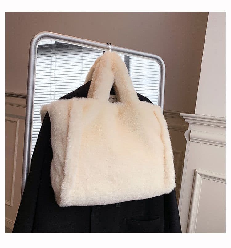 image-Winter Women's Fashion Large Capacity Plush Hand-carrying Bag