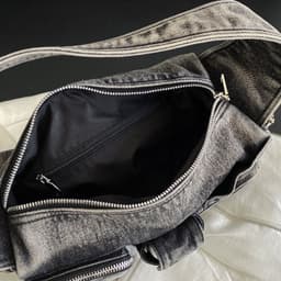 image-Niche Locomotive Style Multi-pocket Retro Denim Shoulder Messenger Bag
