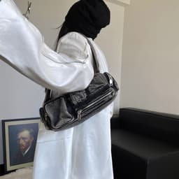 image-Niche Locomotive Style Multi-pocket Retro Denim Shoulder Messenger Bag