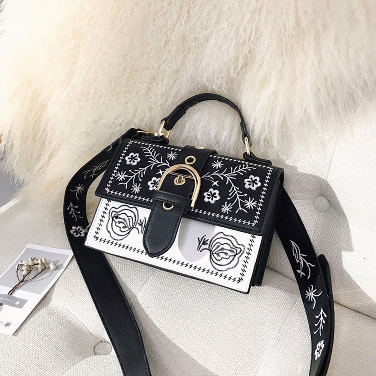 image-New Ethnic Style Graffiti Printing Fashion Shoulder Messenger Bag