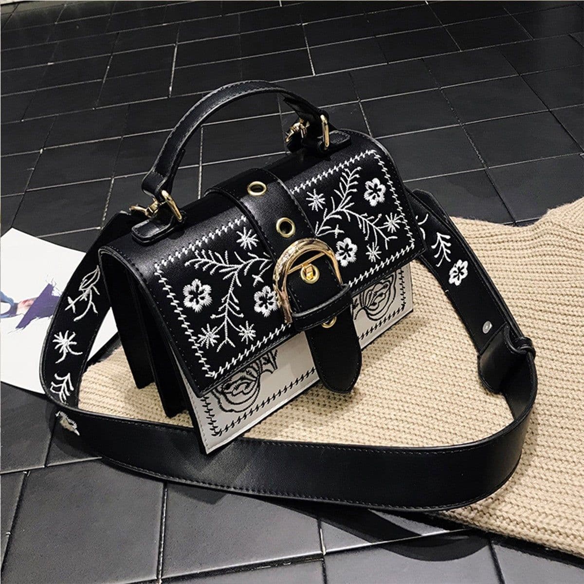 image-New Ethnic Style Graffiti Printing Fashion Shoulder Messenger Bag