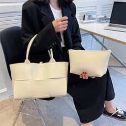 image-Design Large Capacity Shoulder Bag Women's Fashion Weaving