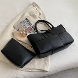 image-Design Large Capacity Shoulder Bag Women's Fashion Weaving
