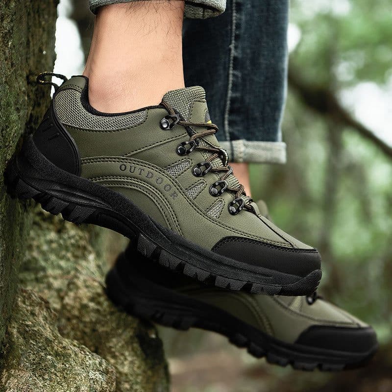 image-Boots Men's Autumn And Winter Outdoor Sneakers Leather Low-top Hiking Shoes Small Wholesale Delivery