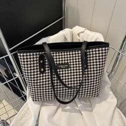 image-Women's Fashion Retro Large Capacity Shoulder Bag